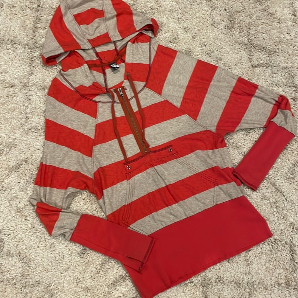 FREE PEOPLE SWEATER HOODIE